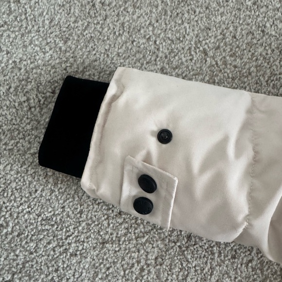 Canada Goose Women's Beige Hooded Puffer Jacket - Picture 6 of 8